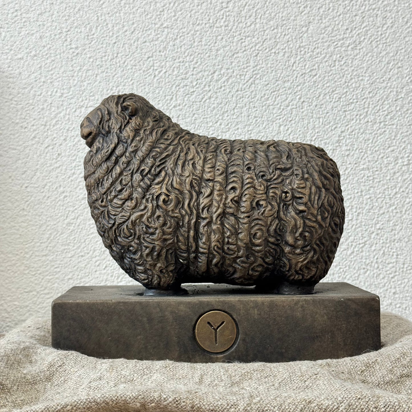 BRYNXZ Statue Sheep wool Majestic Brown L.24xB.12xH.22