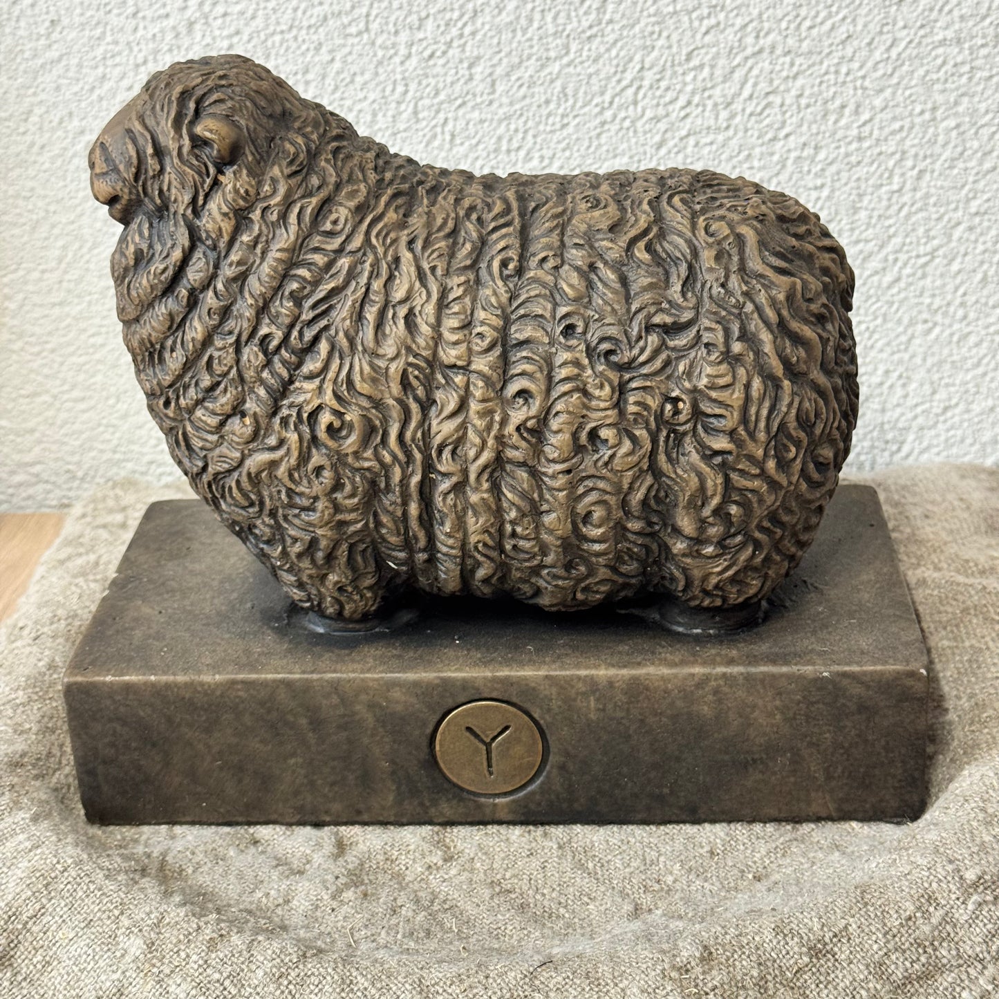 BRYNXZ Statue Sheep wool Majestic Brown L.24xB.12xH.22