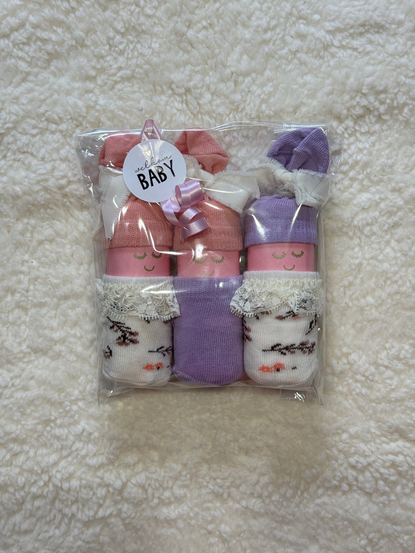 Kraamcadeau poppetje meisje (3 stuks paars/oranje/wit patroon)