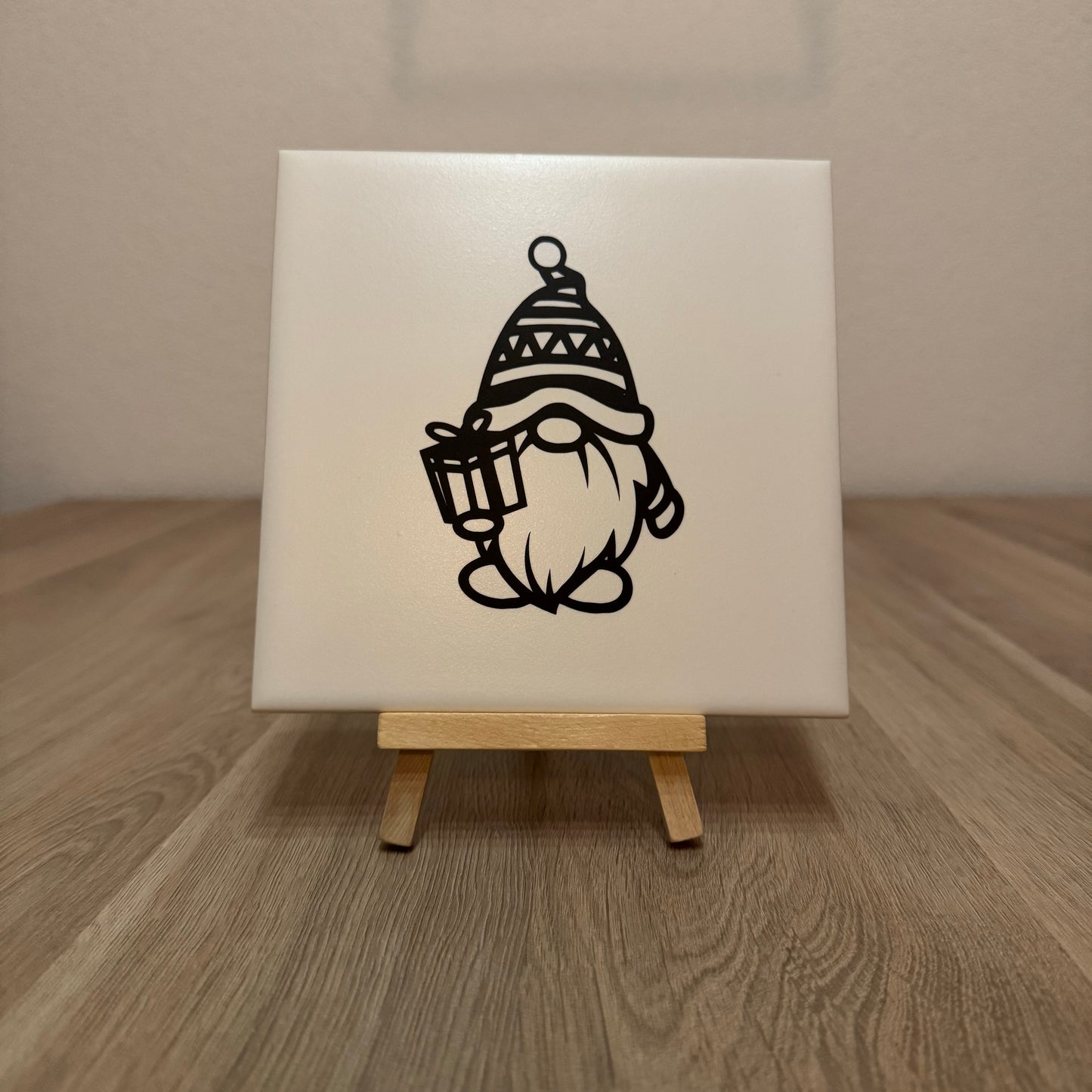 Bedrukt wit tegeltje 15x15 Gnome (diverse kleuren)