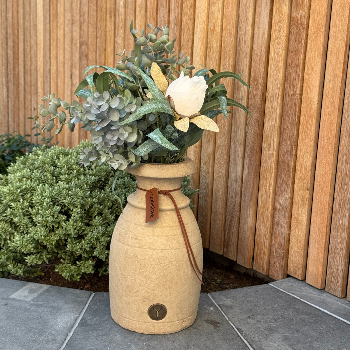 Brynxz decoratieve fles met lijnen en koord Majestic Taupe M
