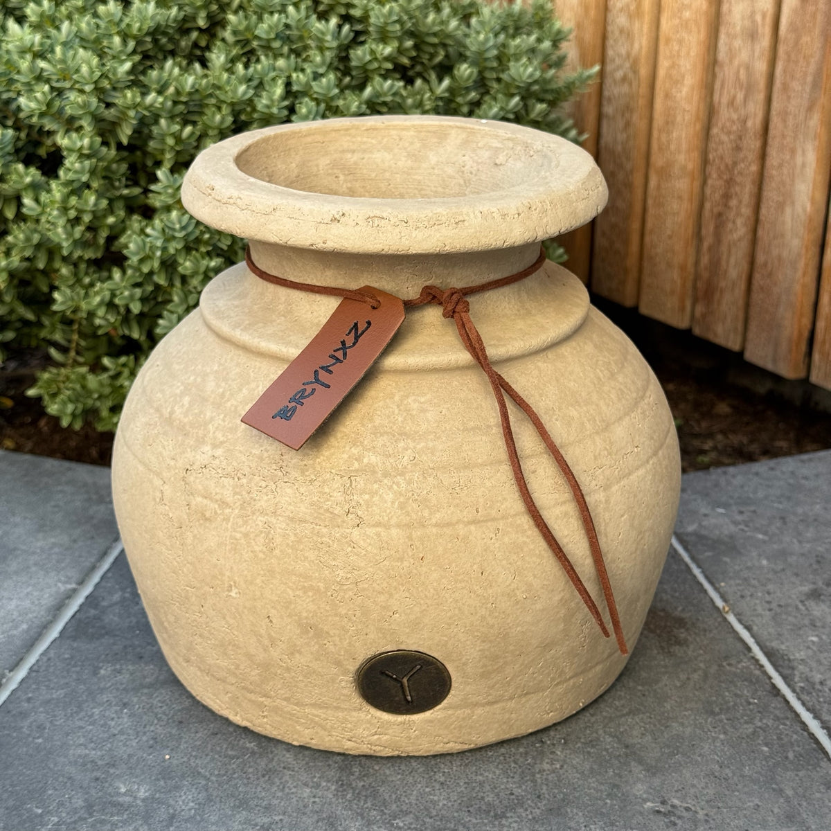 Brynxz decoratieve fles met lijnen en koord Majestic Taupe S