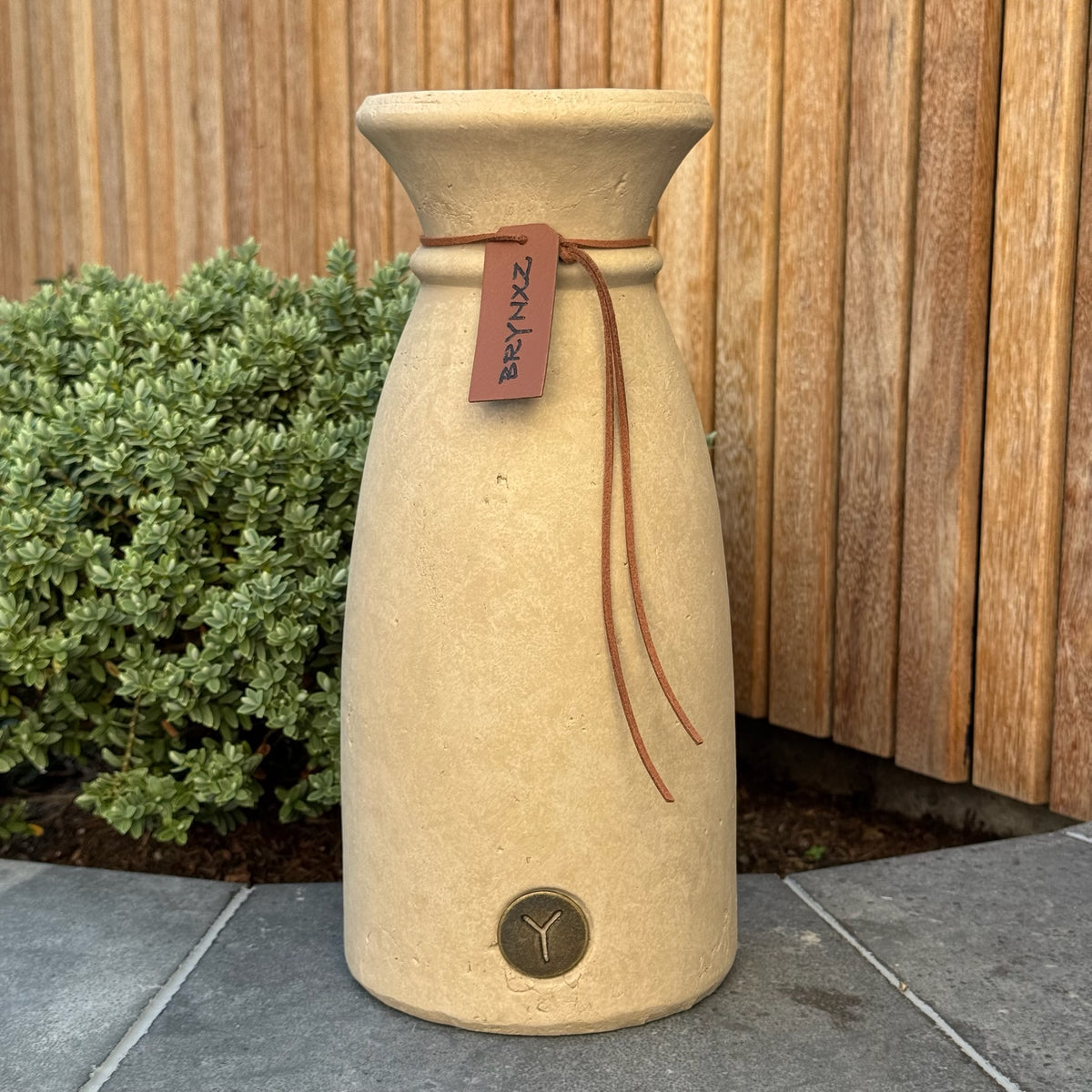 Brynxz vaas Luxury met leren koord Majestic Taupe M D14 H31