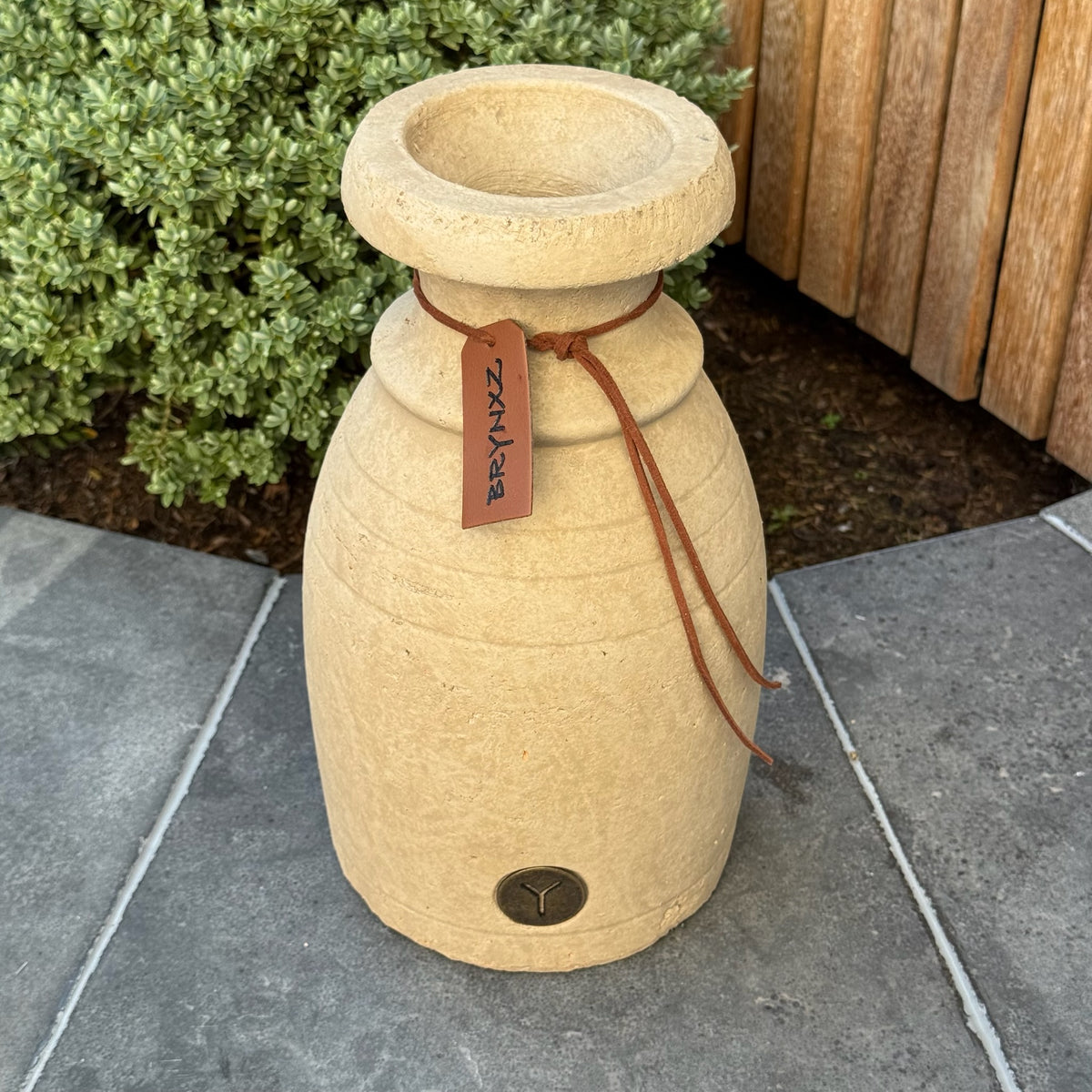 Brynxz decoratieve fles met lijnen en koord Majestic Taupe M