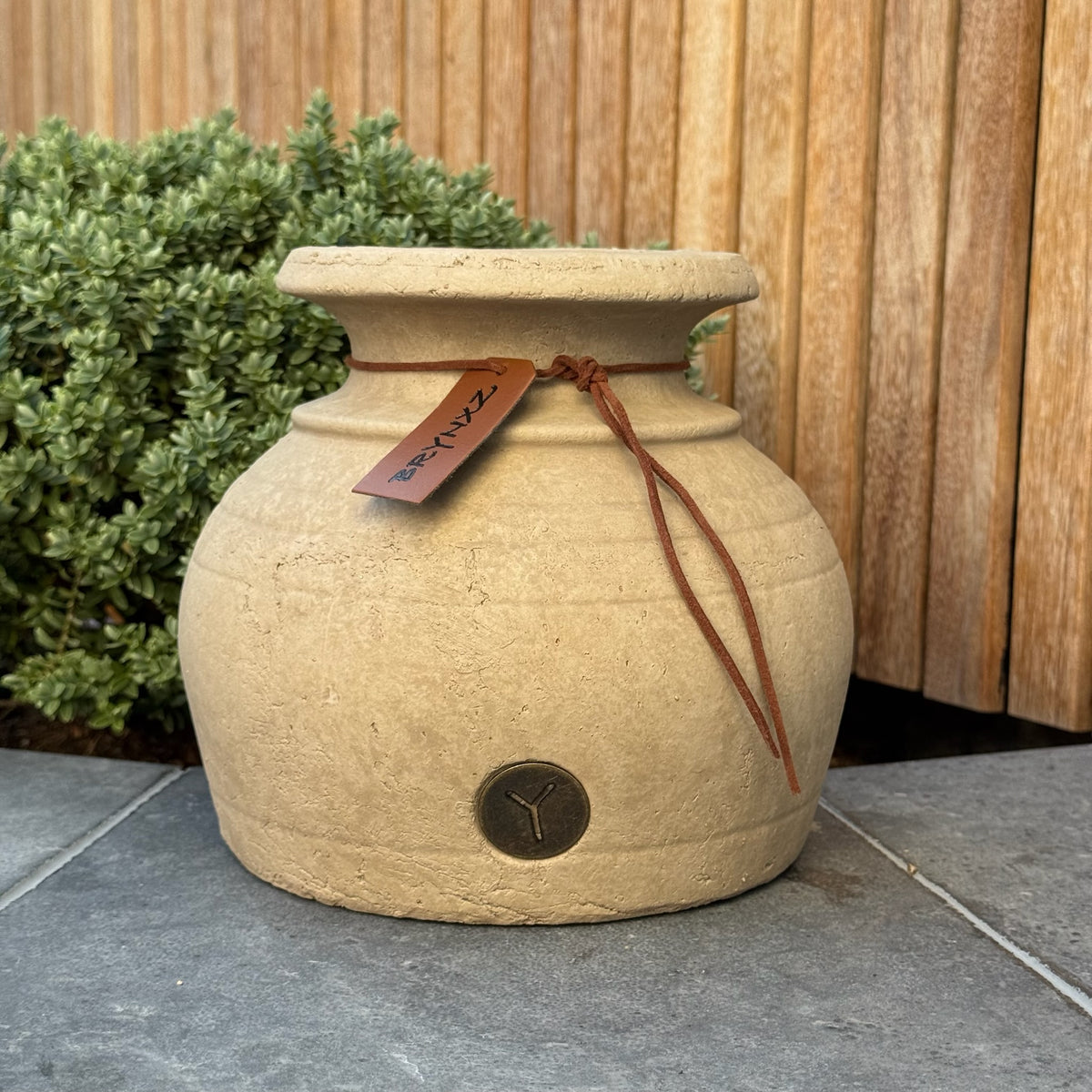 Brynxz decoratieve fles met lijnen en koord Majestic Taupe S