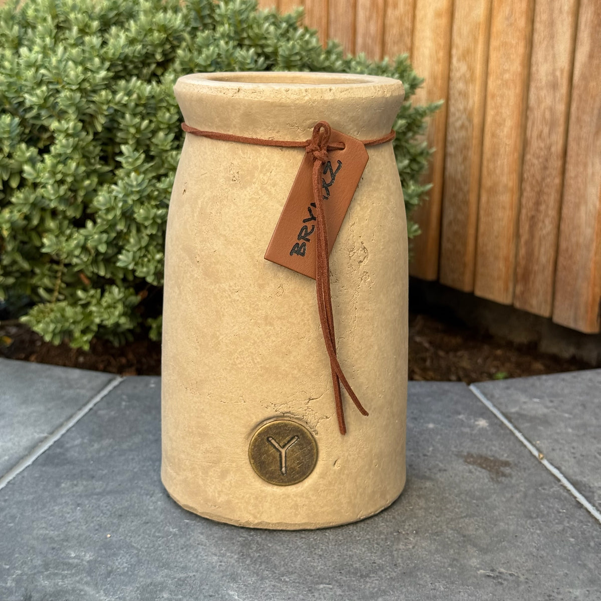 Brynxz plantenpot met leren koord Majestic Taupe M D12 H20
