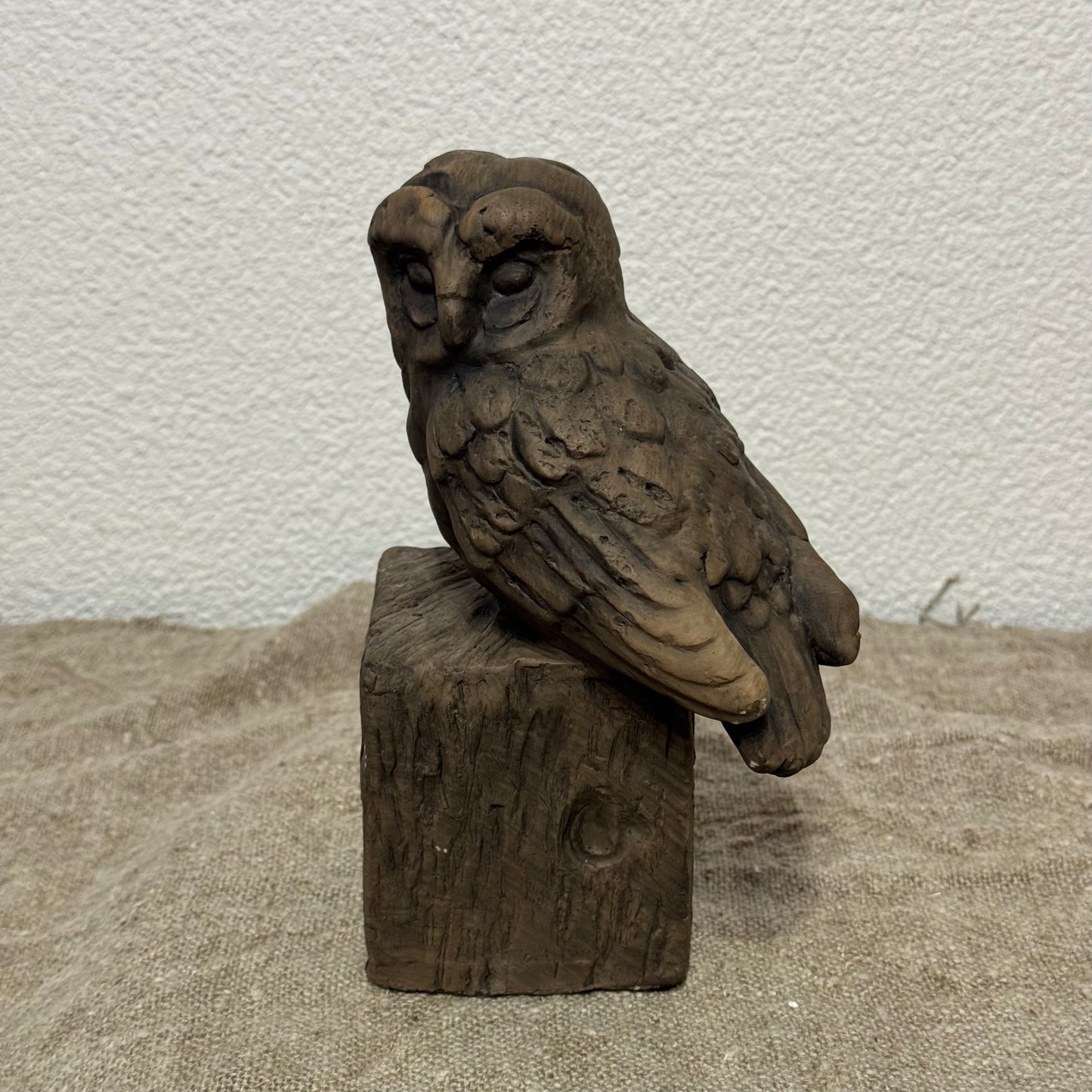 BRYNXZ Owl at a Statue Majestic Brown D.14 H.20