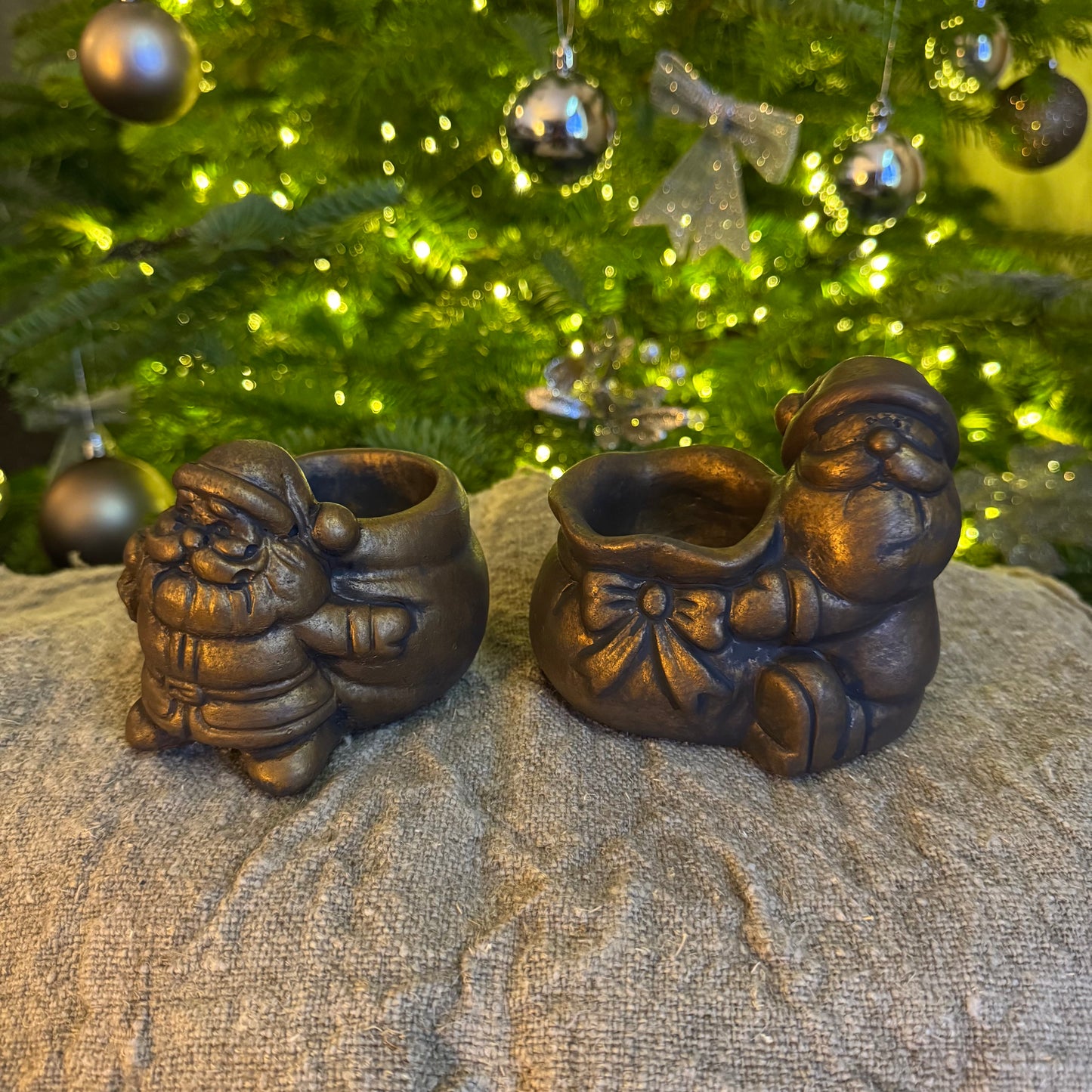BRYNXZ Set of 2 Tealights Santa Claus on his Back Majestic Gold D.1